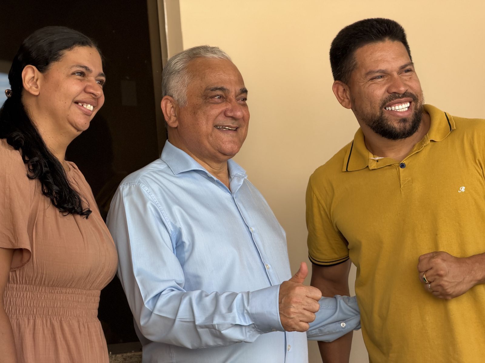 Pastor Valadares com casal de apoiadores